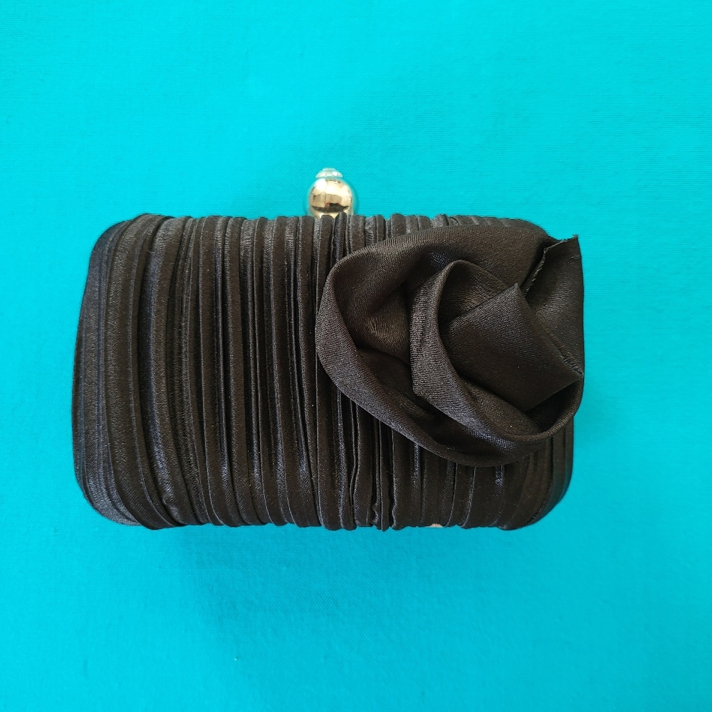 Black clutch